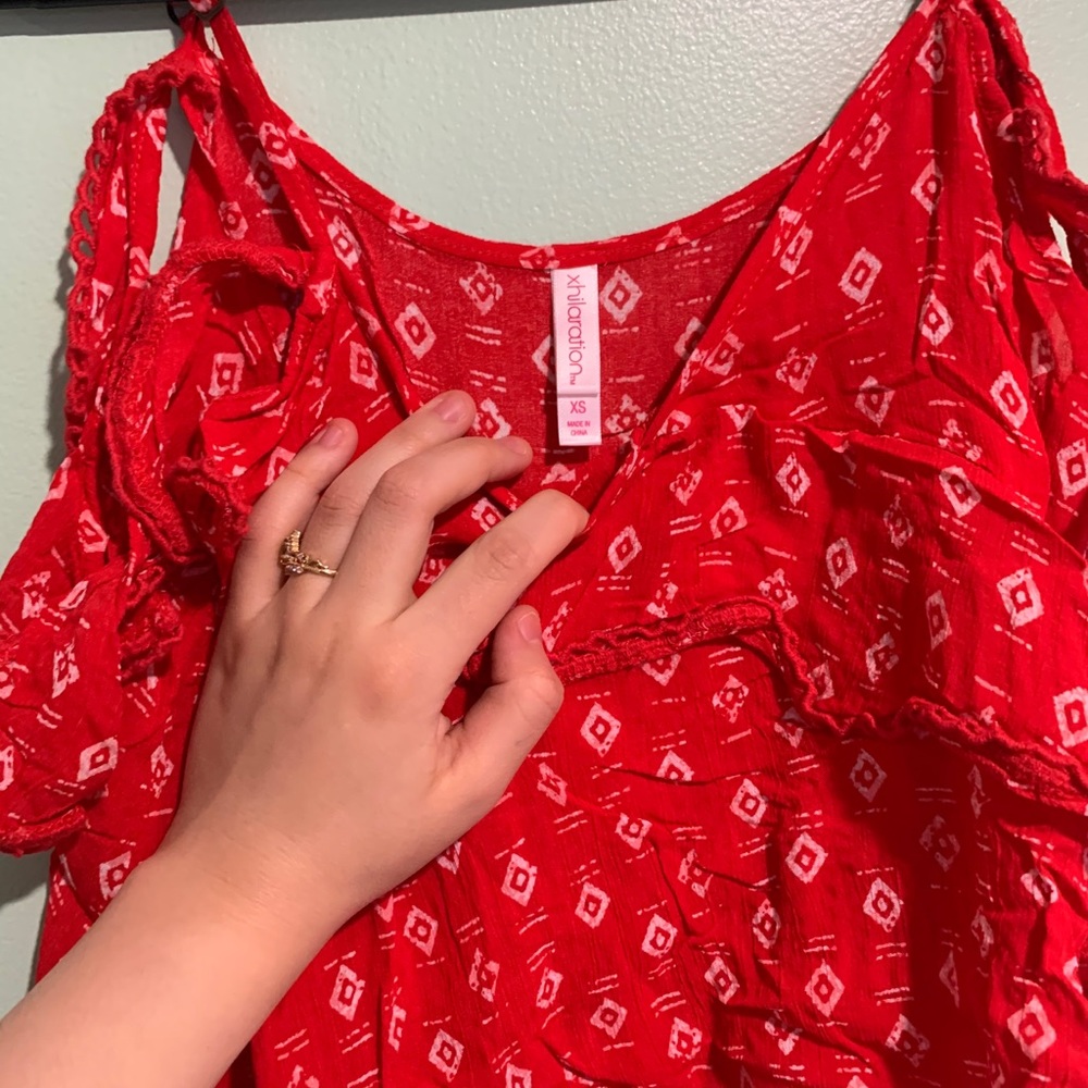 Red Geometric Pattern Top - Picture 3 of 3